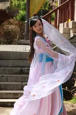 《穿越时空之灵格格》：清穿少女爆笑奇遇，揭秘皇家隐藏的秘密与爱恋！